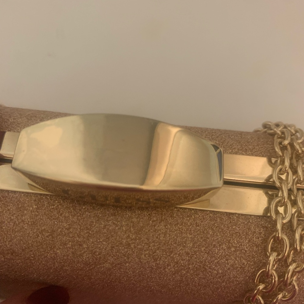 NWOT GUESS ROSE GOLD CLUTCH 🔥🔥🔥🔥 - Picture 3 of 10